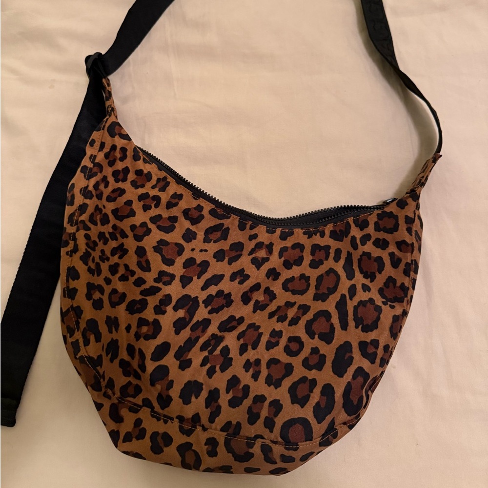 Baggu Medium Crescent in Leopard
